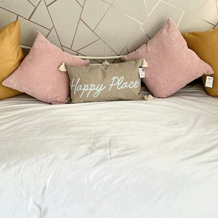 Happy Place With Kitchenette- Female Only لندن المظهر الخارجي الصورة