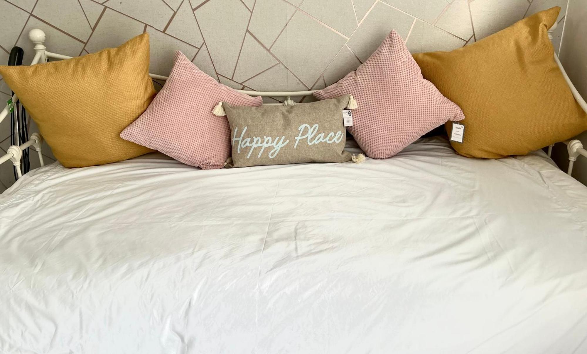 Happy Place With Kitchenette- Female Only لندن المظهر الخارجي الصورة